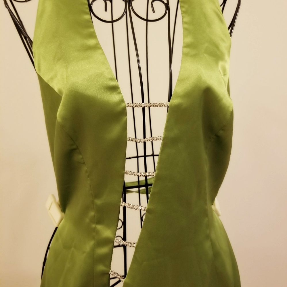 Gown - Picture 2 of 6